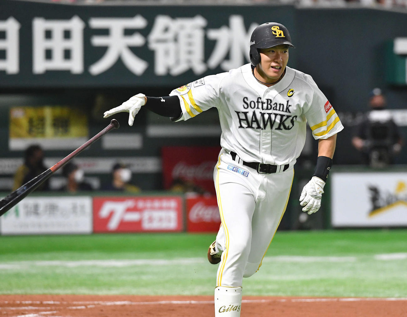 ソフトバンク対オリックス　7回裏ソフトバンク2死、柳田は勝ち越しの左越え本塁打を放つ（撮影・岩下翔太）