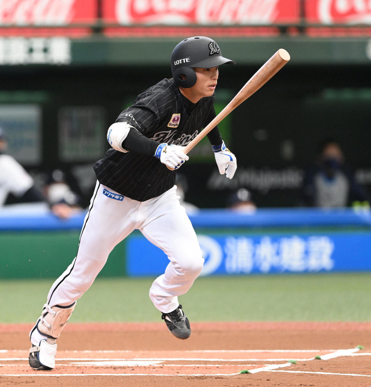 西武対ロッテ　1回表ロッテ無死一塁、和田は右前打を放つ（撮影・滝沢徹郎）