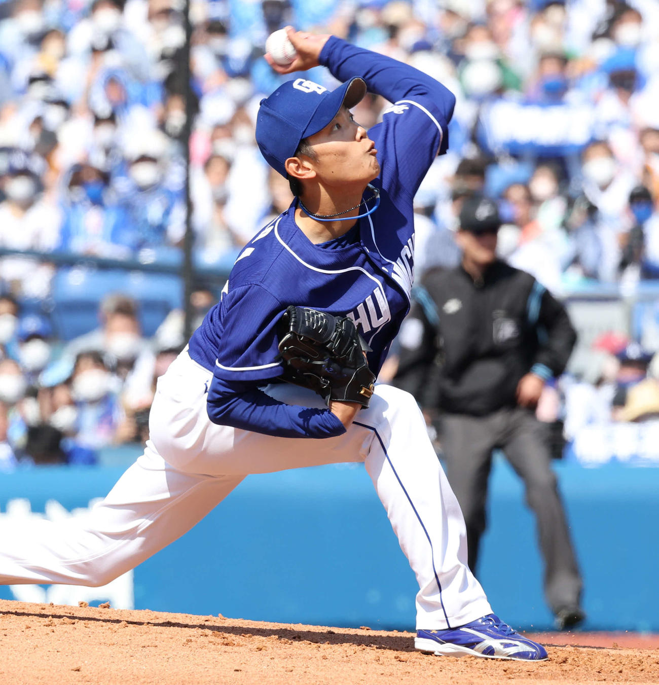 DeNA対中日　力投する中日先発岡田（撮影・丹羽敏通）