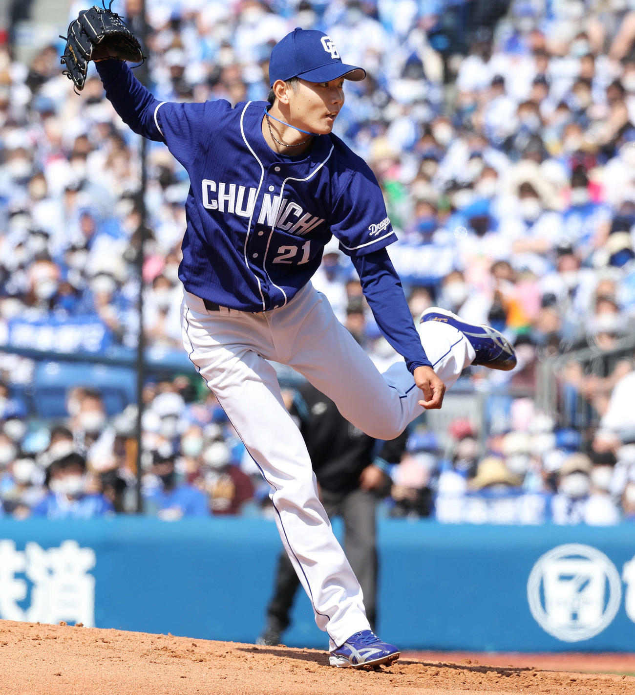 DeNA対中日　力投する中日先発岡田（撮影・丹羽敏通）