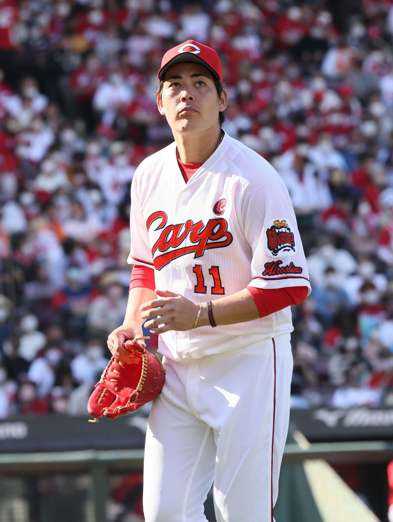 広島対巨人　6回表巨人1死二塁、降板する九里（撮影・加藤孝規）