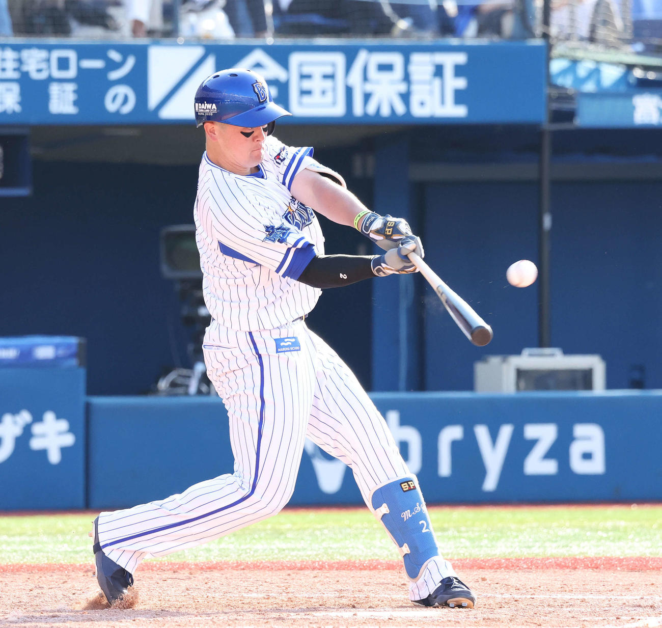 DeNA対中日　7回裏DeNA1死一、二塁、牧は左越え3点本塁打を放つ（撮影・丹羽敏通）