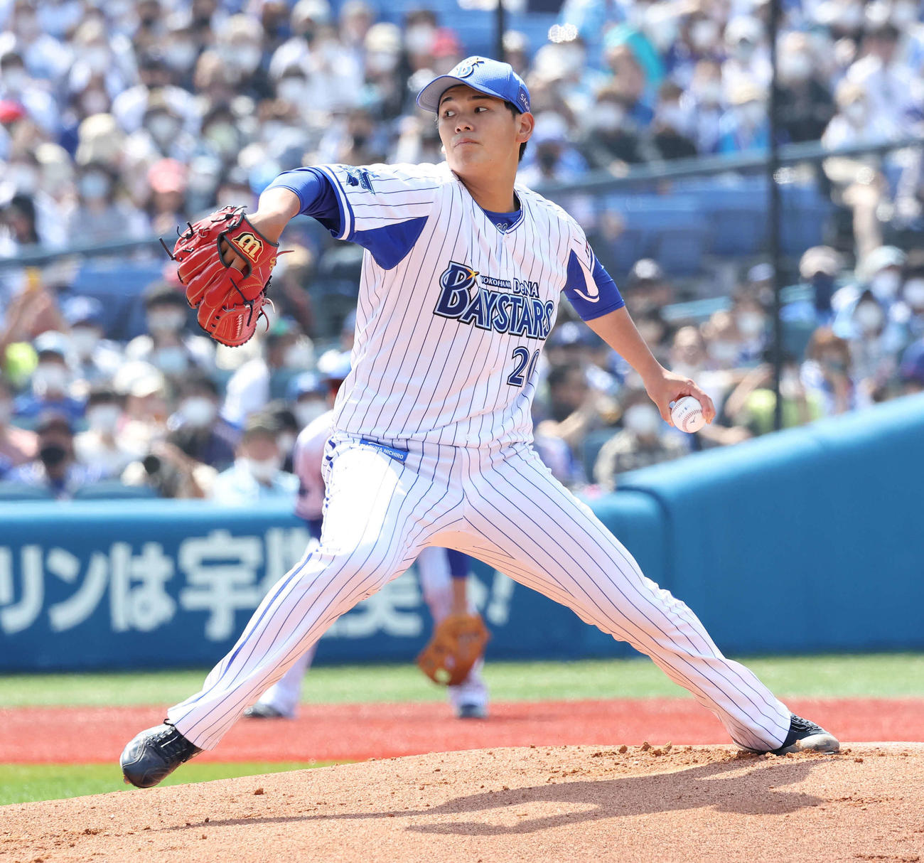 DeNA対中日　力投するDeNA先発坂本（撮影・丹羽敏通）
