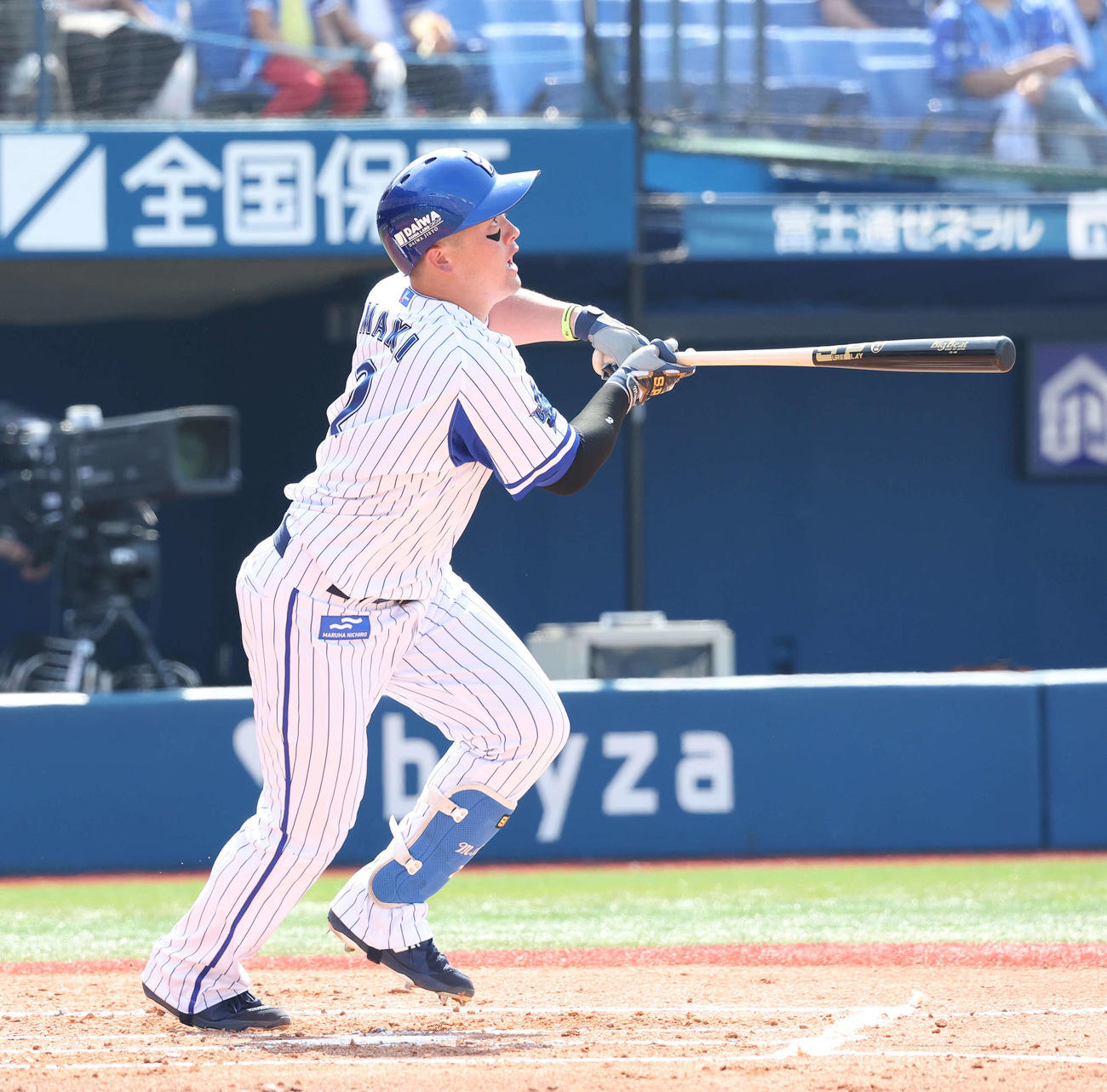 DeNA対中日　1回裏DeNA1死一、二塁、牧は右越えに先制の3点本塁打を放つ（撮影・丹羽敏通）