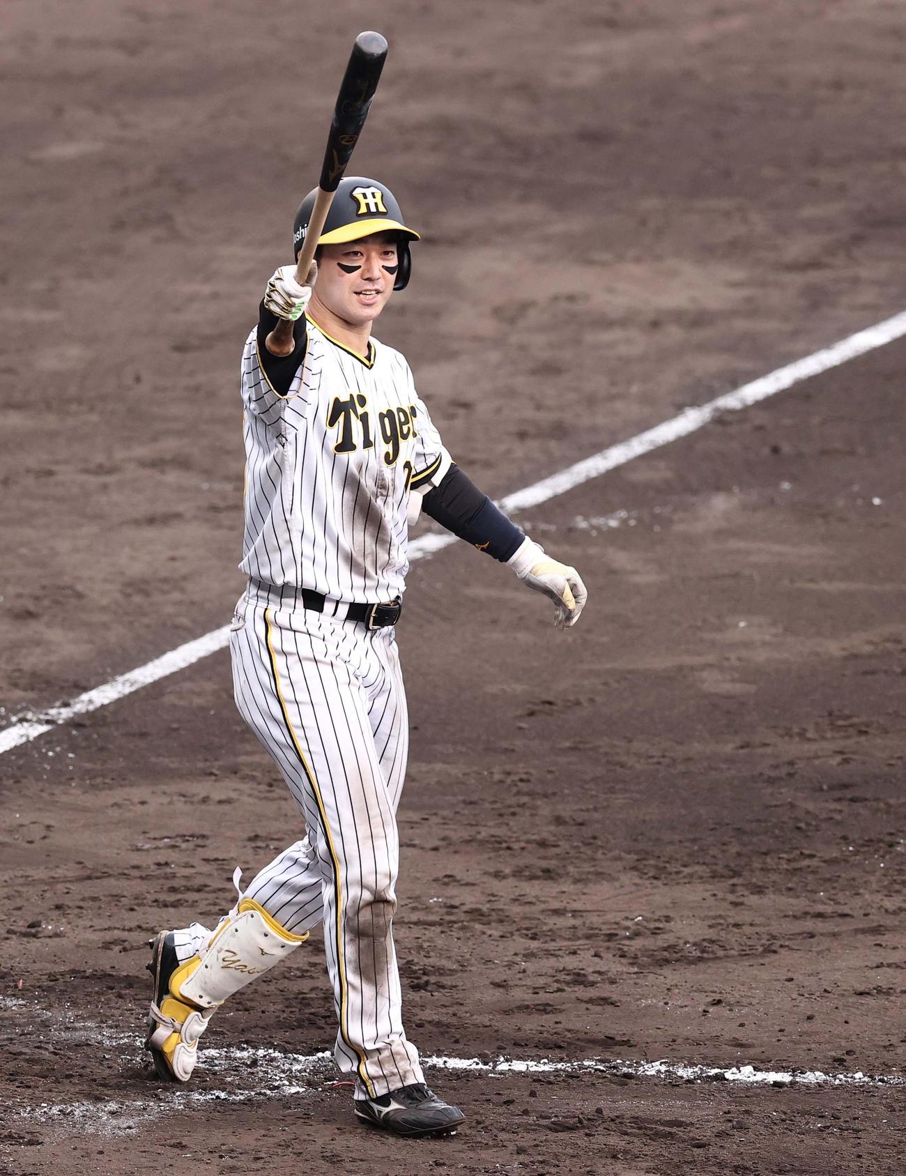 阪神対ヤクルト　9回裏阪神2死満塁、山本はサヨナラ四球を選ぶ（撮影・上田博志）