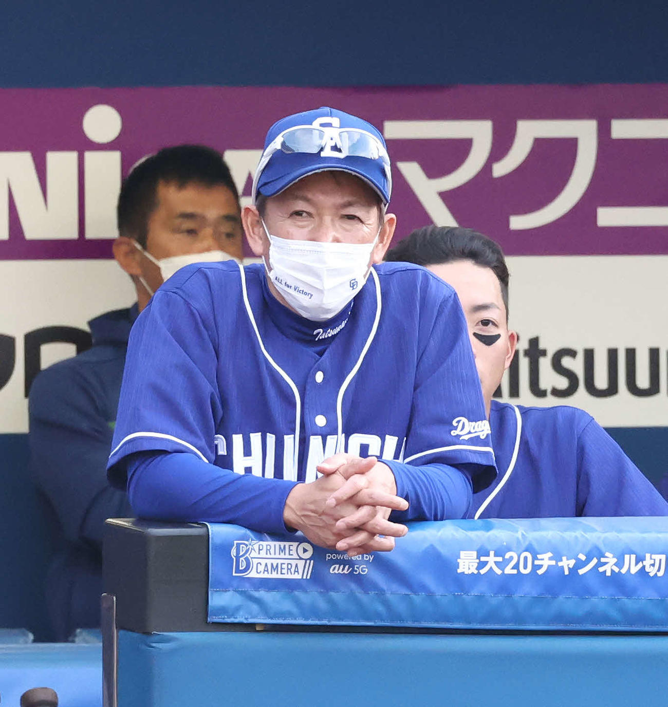 DeNA対中日　厳しい表情で戦況を見つめる中日立浪監督（撮影・丹羽敏通）