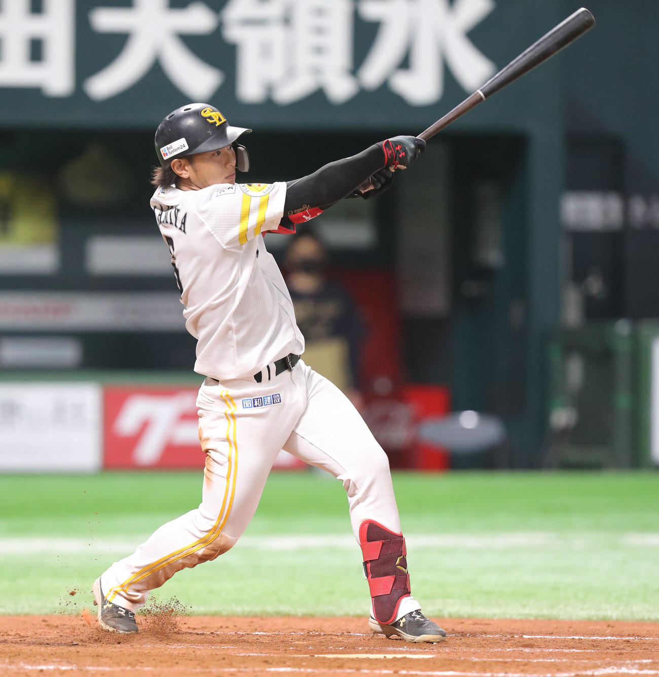 ソフトバンク対オリックス　7回裏ソフトバンク1死二塁、今宮は右翼線へ適時打を放つ（撮影・屋方直哉）