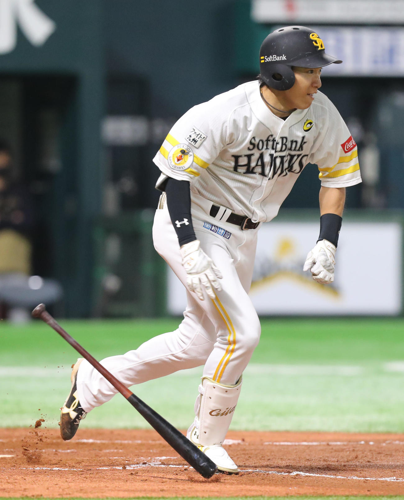 ソフトバンク対オリックス　3回裏ソフトバンク無死満塁、柳田悠岐は二ゴロ放ち、その間に甲斐拓也が生還する（撮影・屋方直哉）