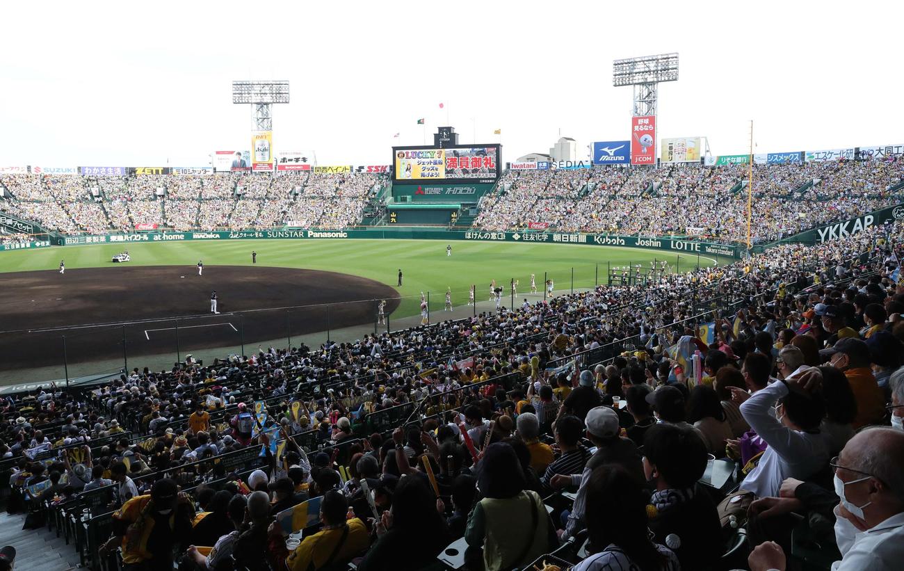 阪神対ヤクルト　満員御礼の甲子園球場（撮影・上田博志）