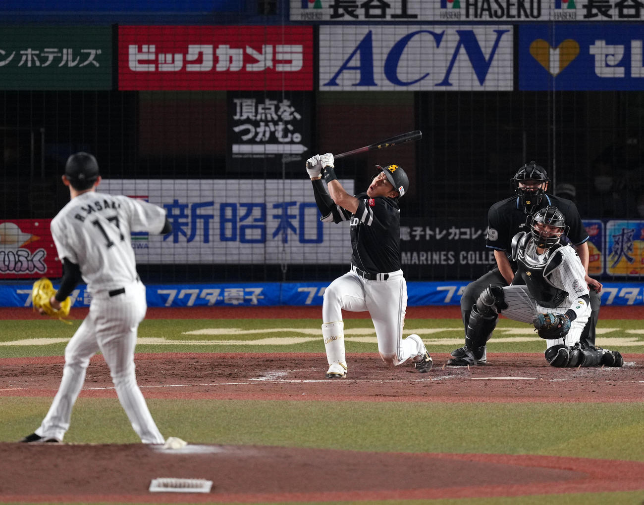 ロッテ対ソフトバンク　3回表ソフトバンク1死一、二塁、三振に倒れる柳田（撮影・横山健太）