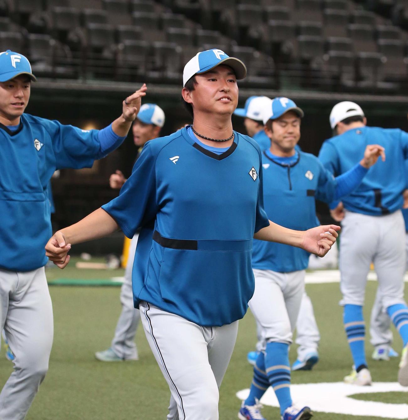 西武対日本ハム　チームに合流した石川直（撮影・黒川智章）