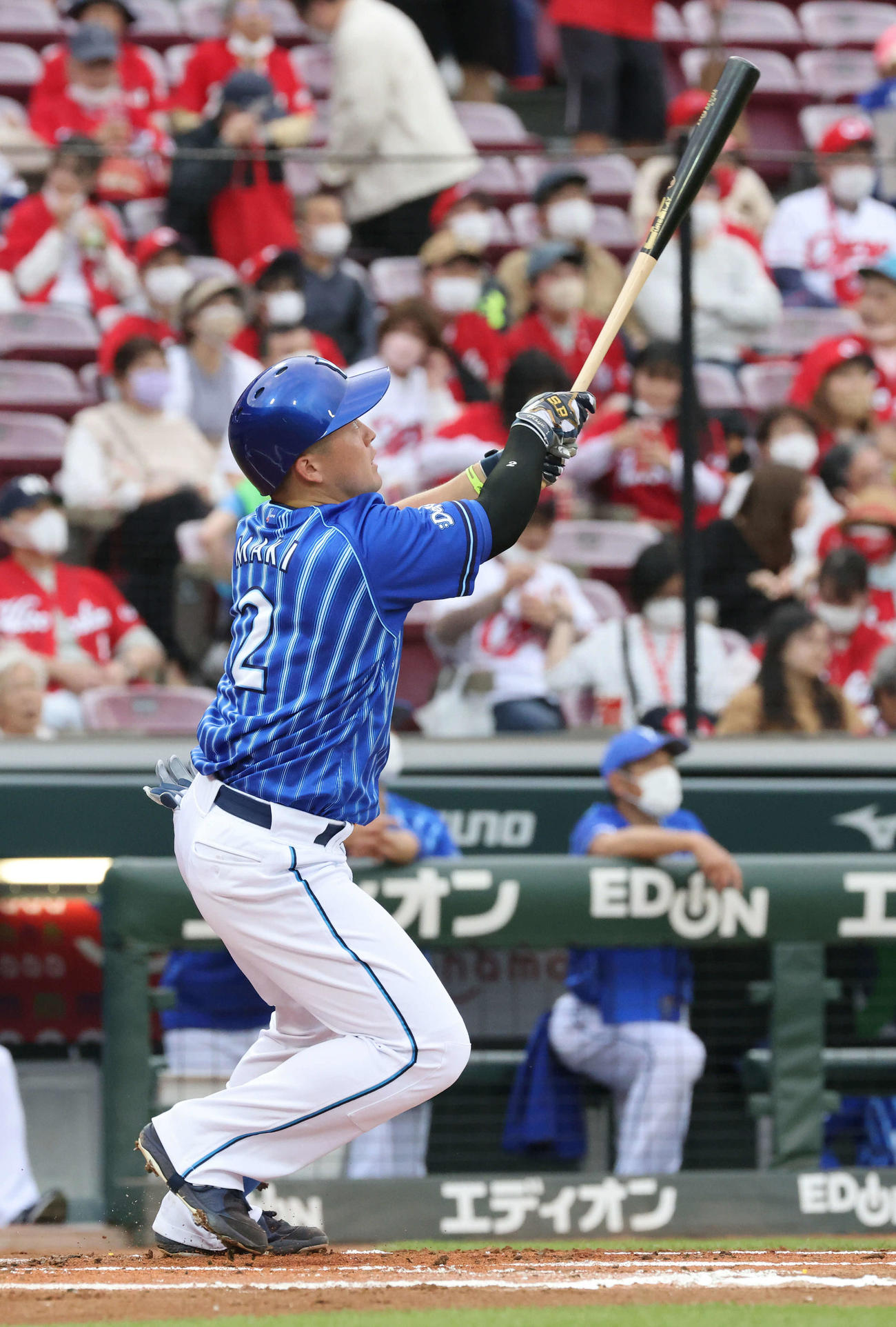 広島対DeNA 1回表DeNA1死一塁、牧は左越え2点本塁打を放つ（撮影・加藤孝規）