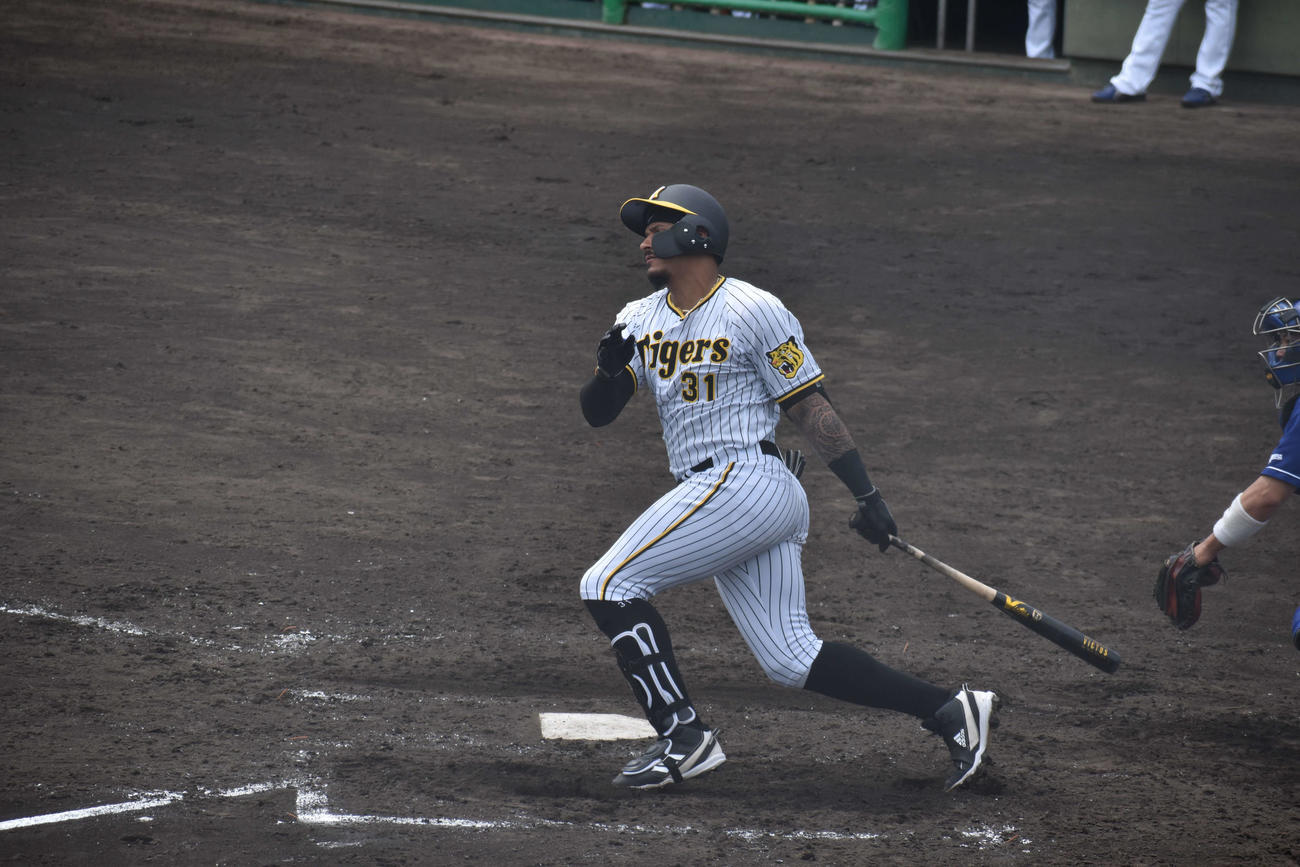 2軍中日戦で実戦復帰し、3回の第2打席は三ゴロに倒れる阪神マルテ（撮影・古財稜明）