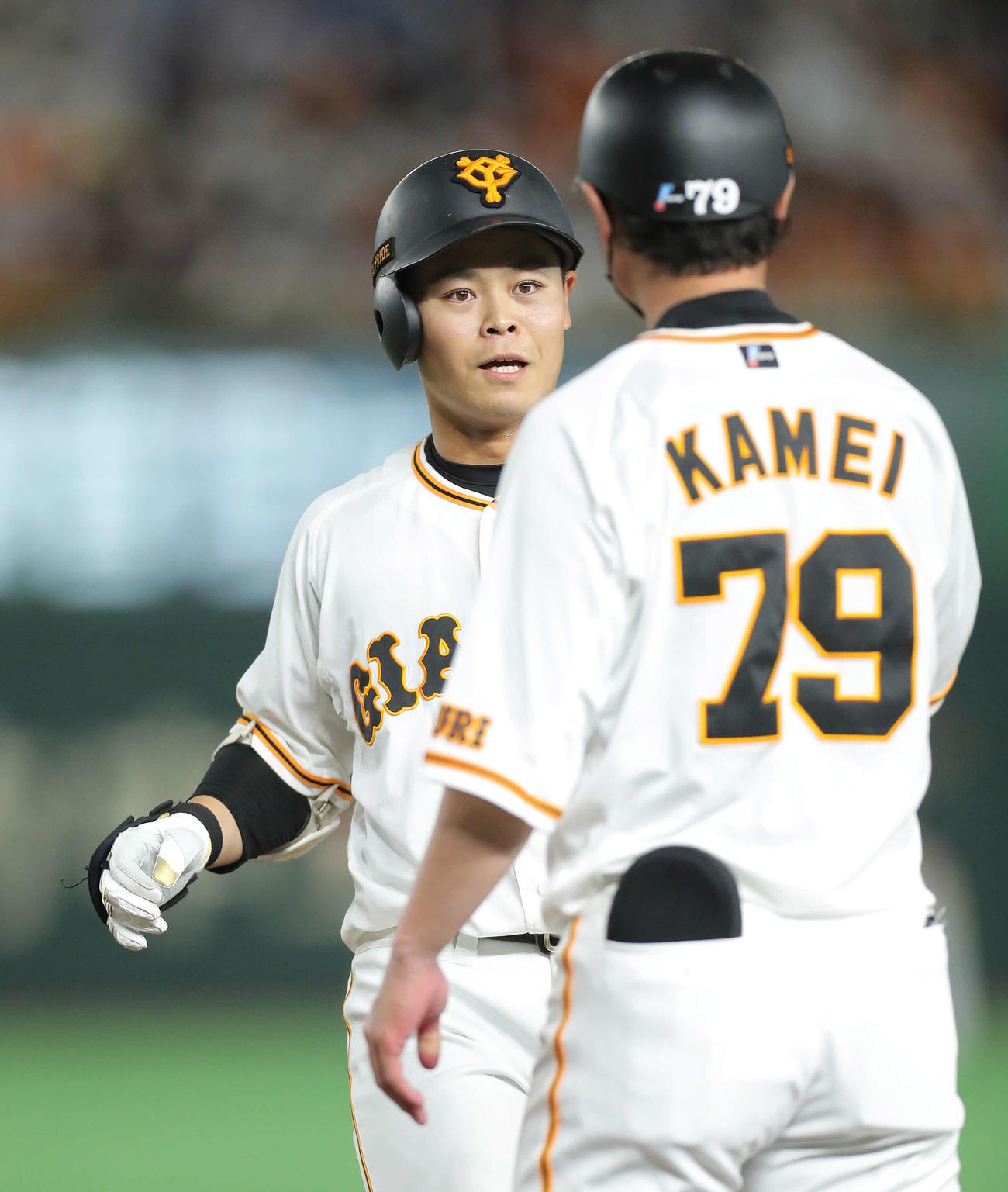 巨人対ヤクルト　3回裏巨人無死、左前打を放ち出塁する中山（撮影・河田真司）
