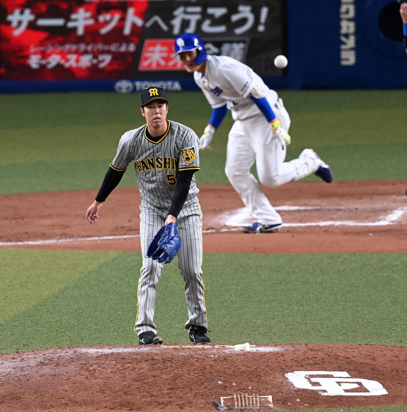 中日対阪神　10回裏中日1死満塁、石川昂にサヨナラ中前適時打を打たれがっくりする青柳（撮影・前岡正明）