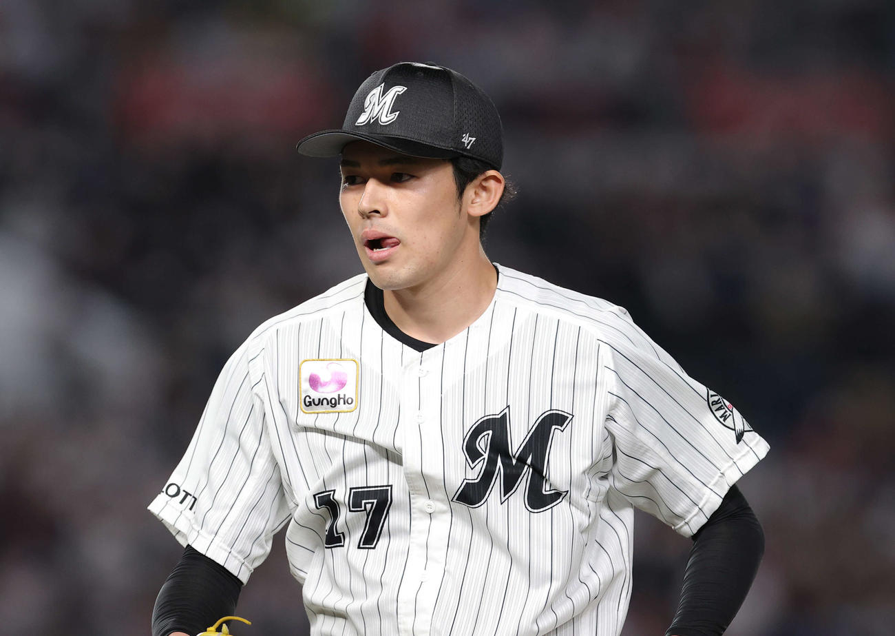 ロッテ対ソフトバンク　5回表を無失点で切り抜けたロッテ先発の佐々木朗（撮影・井上学）
