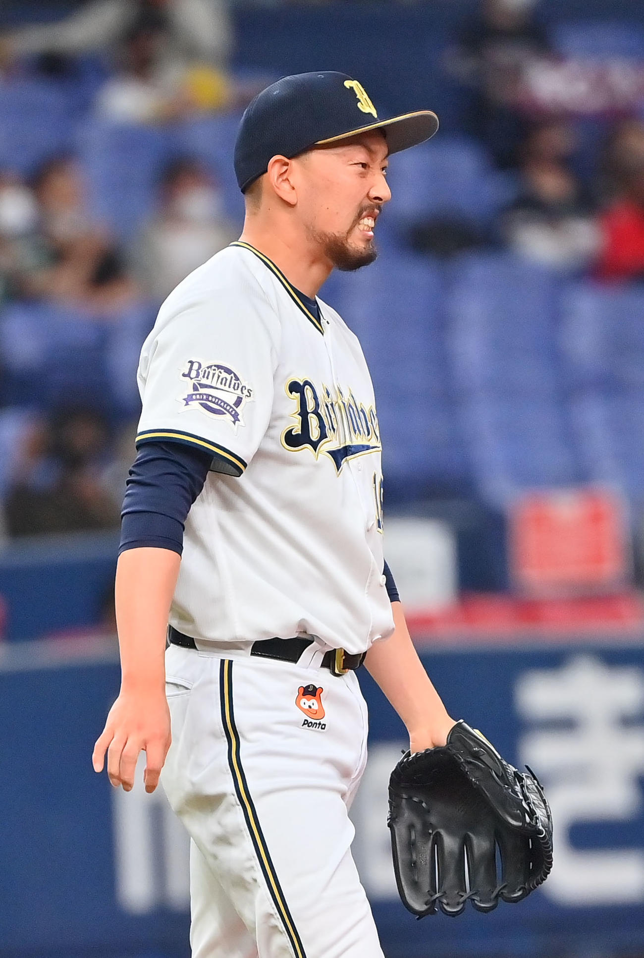 オリックス対楽天　9回表楽天1死、鈴木大に勝ち越し本塁打を許し顔をしかめる平野佳（撮影・和賀正仁）