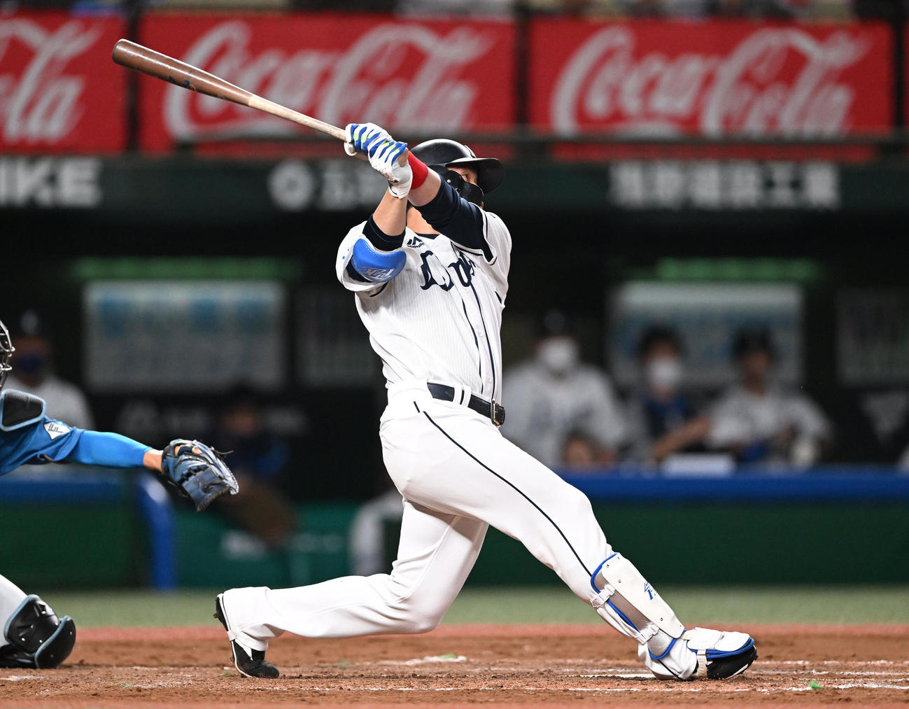 西武対日本ハム　7回裏西武1死一、三塁、代打栗山は左犠飛を放つ（撮影・滝沢徹郎）