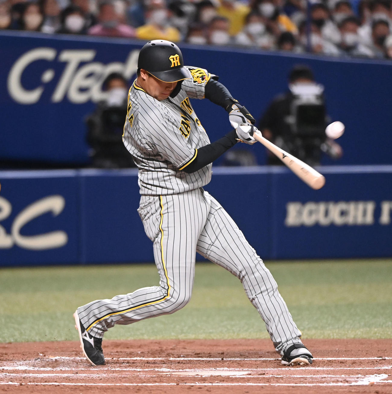 中日対阪神　2回表阪神1死三塁、中前適時打を放つ大山悠輔（撮影・森本幸一）
