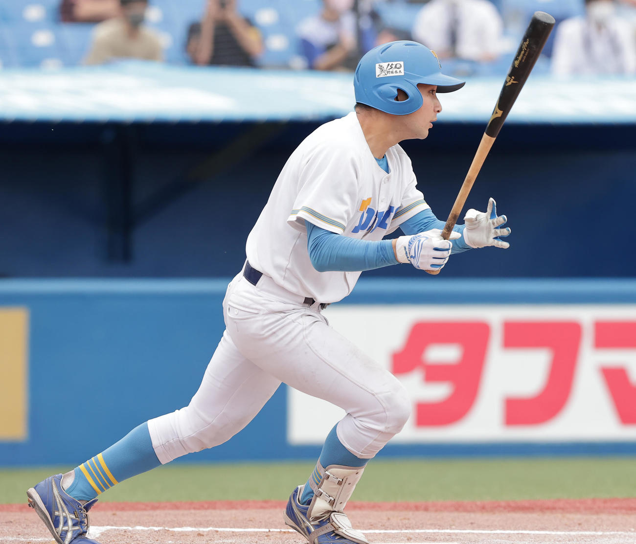 東大対立大　1回表東大無死三塁、中前適時打を放つ梅林（撮影・野上伸悟）