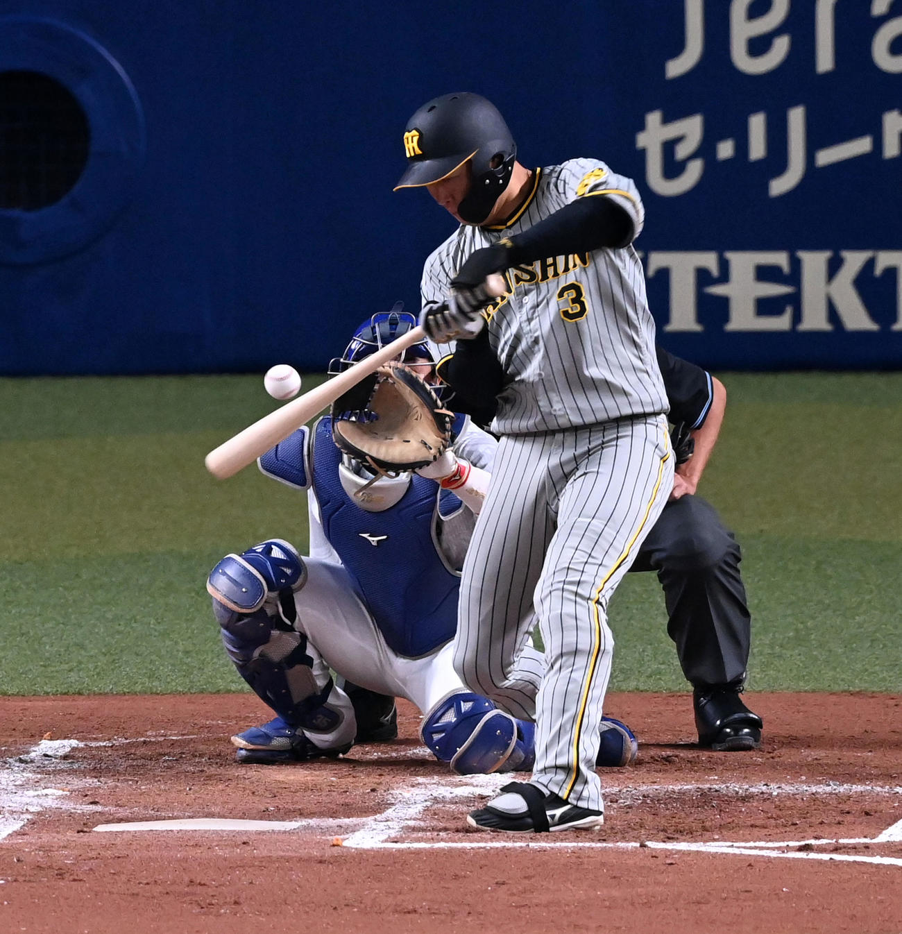 中日対阪神　2回表阪神1死三塁、大山は中前適時打を放つ（撮影・前岡正明）