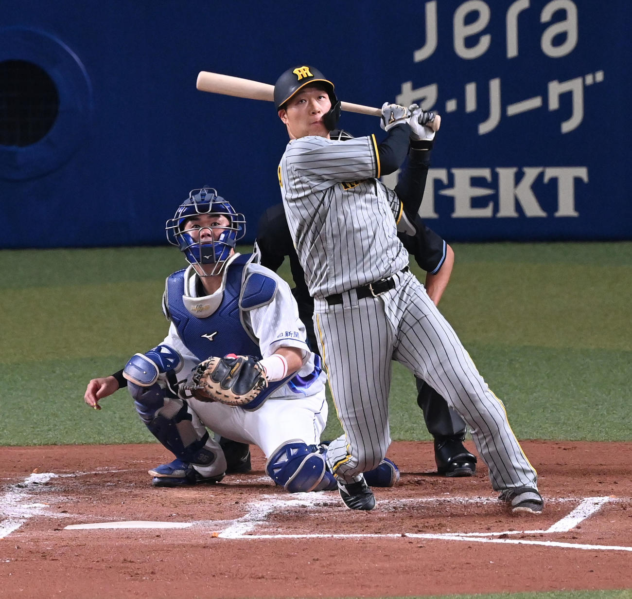 中日対阪神　2回表阪神1死三塁、大山は中前適時打を放つ（撮影・前岡正明）