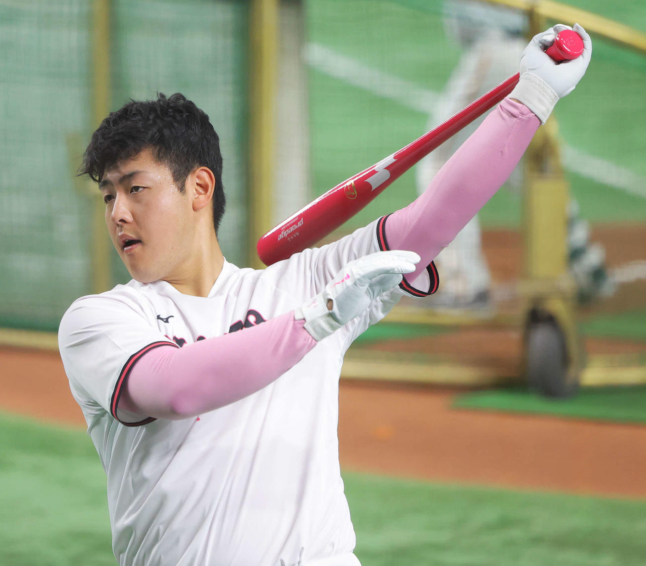 巨人対ヤクルト　試合前、練習に臨む巨人岡本和（撮影・河田真司）