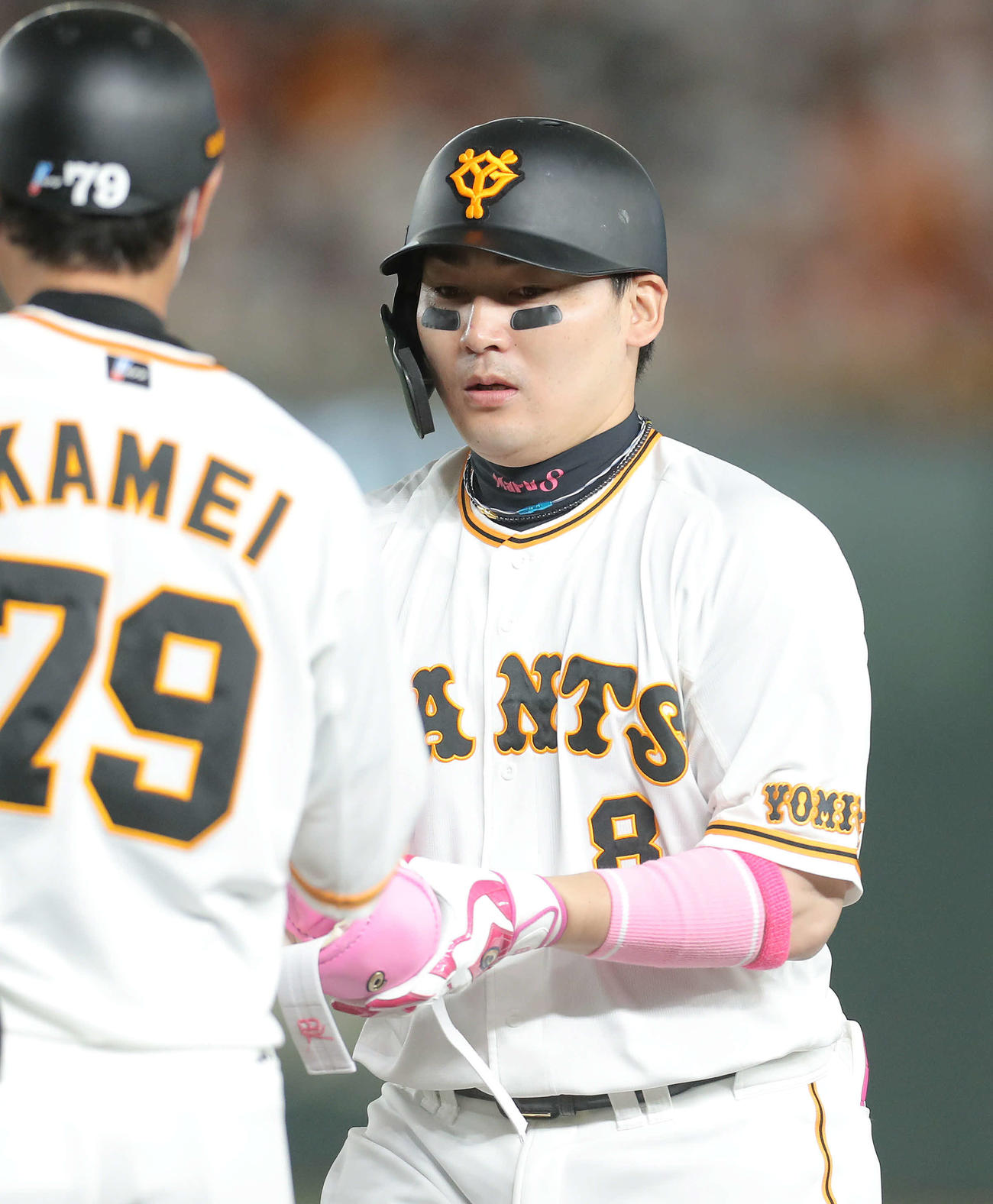 巨人対ヤクルト　1回裏巨人1死、中前打で出塁する丸（撮影・河田真司）