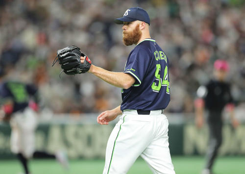 巨人対ヤクルト　2回裏を抑えるサイスニード（撮影・河田真司）