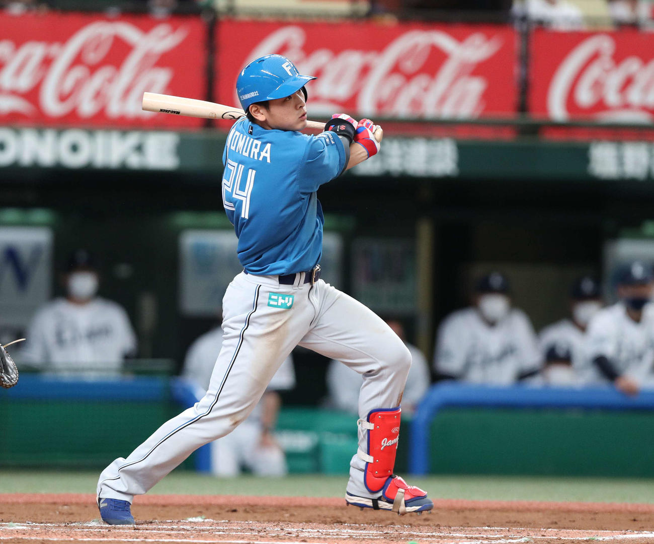 西武対日本ハム　6回表日本ハム無死一、三塁、右前適時打を放つ野村（撮影・黒川智章）