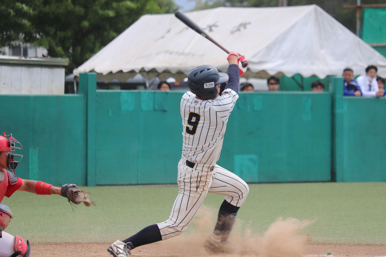 3安打2打点と活躍した上武大・門叶の打撃（撮影・保坂淑子）