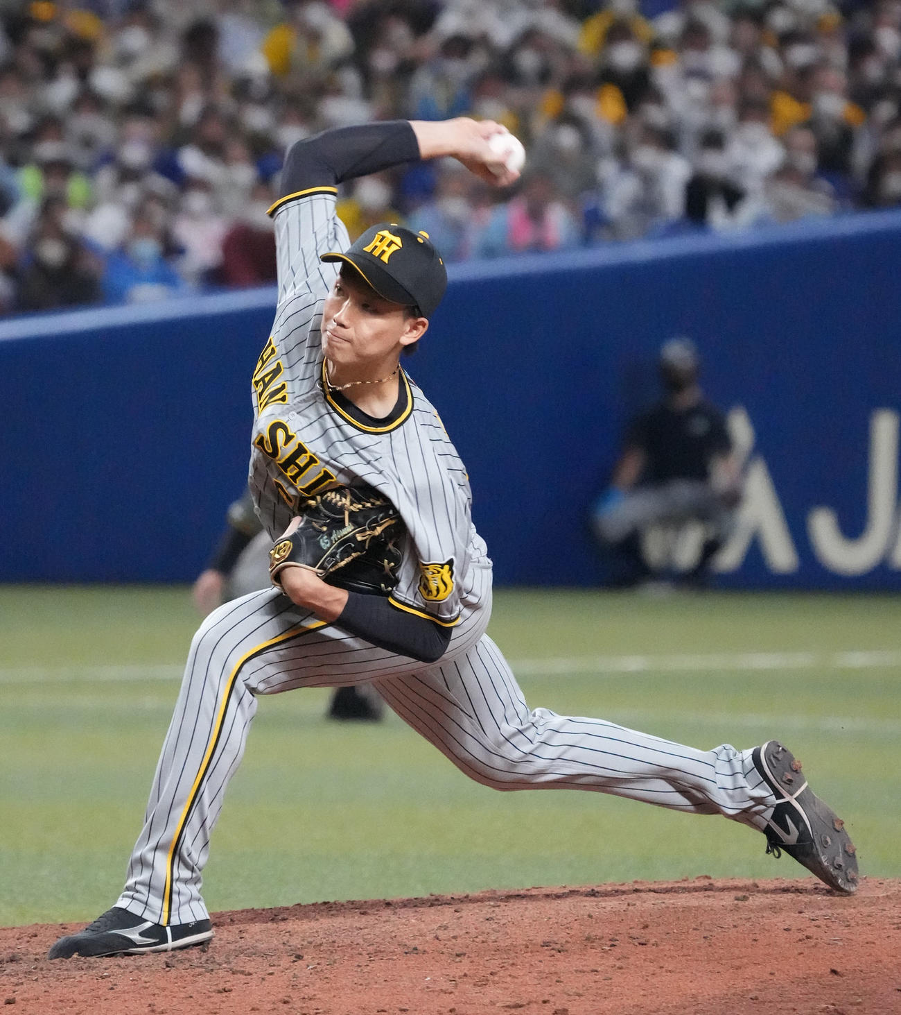 中日対阪神　8回裏、阪神3番手で登板する湯浅（撮影・森本幸一）