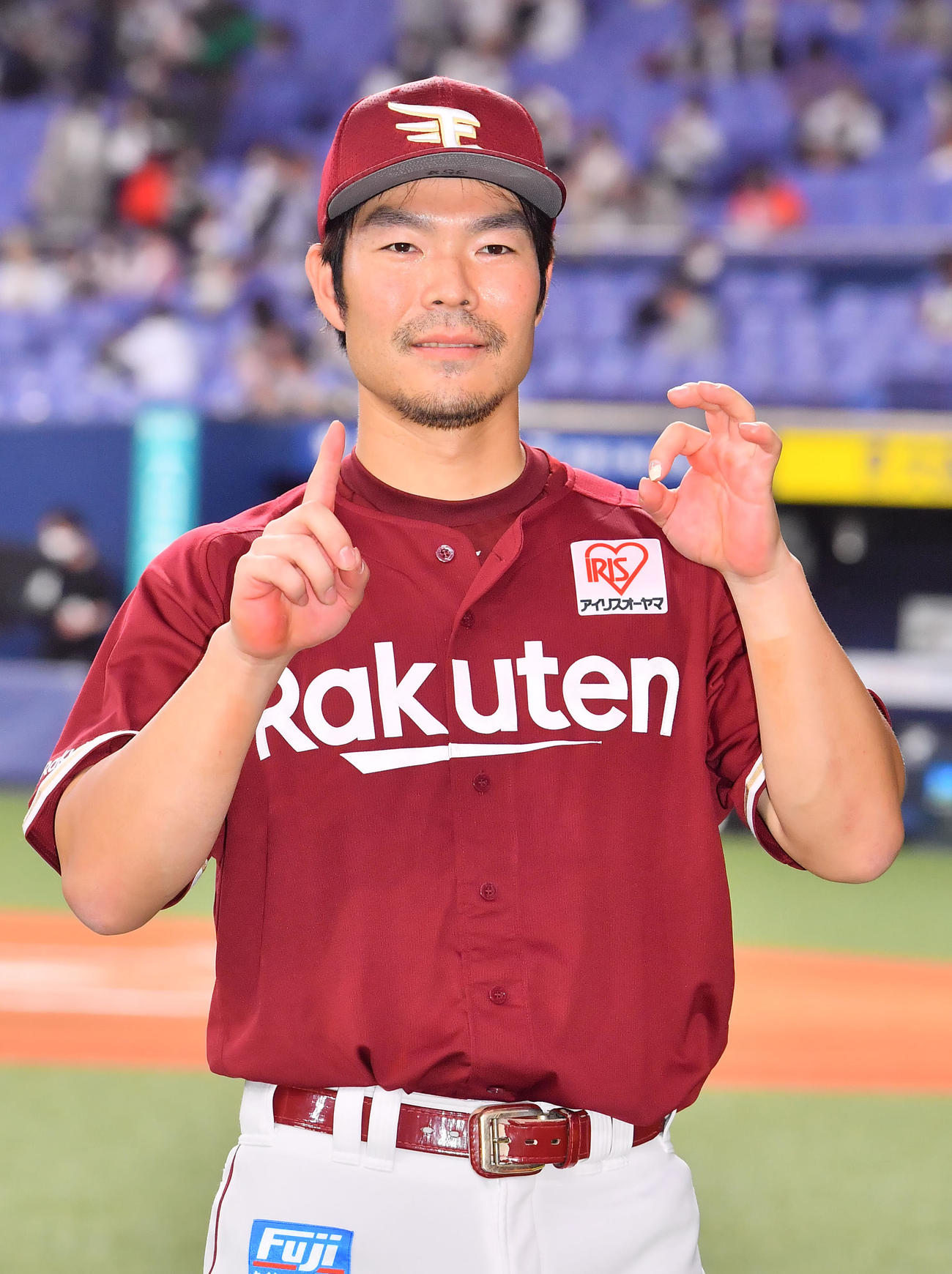 オリックス対楽天　10連勝をポーズする楽天島内（撮影・和賀正仁）