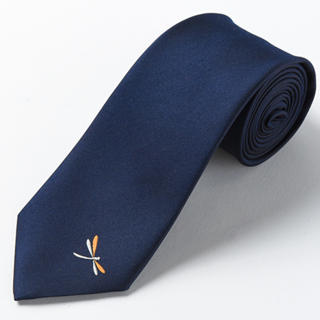 巨人の原辰徳監督発案の新商品「トンボネクタイ（ネイビー）」(球団提供)