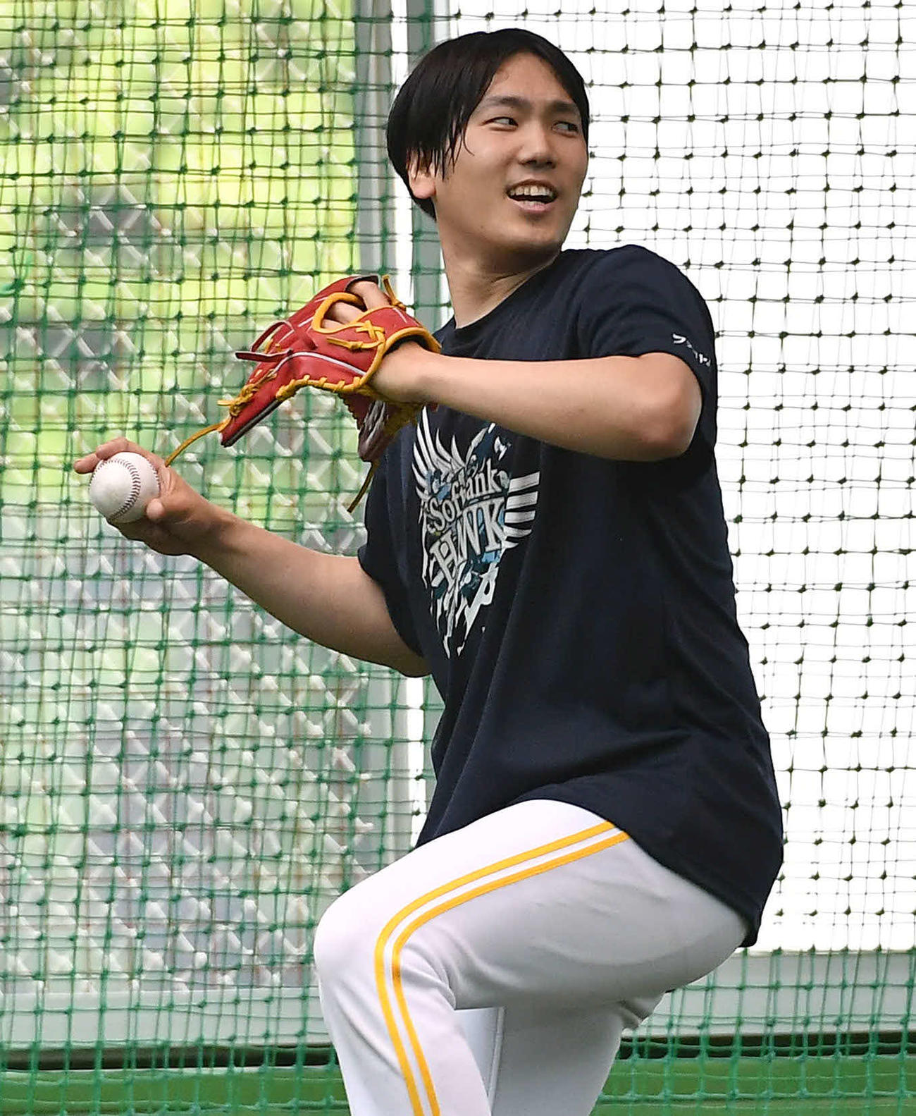キャッチボールを行う石川（撮影・岩下翔太）