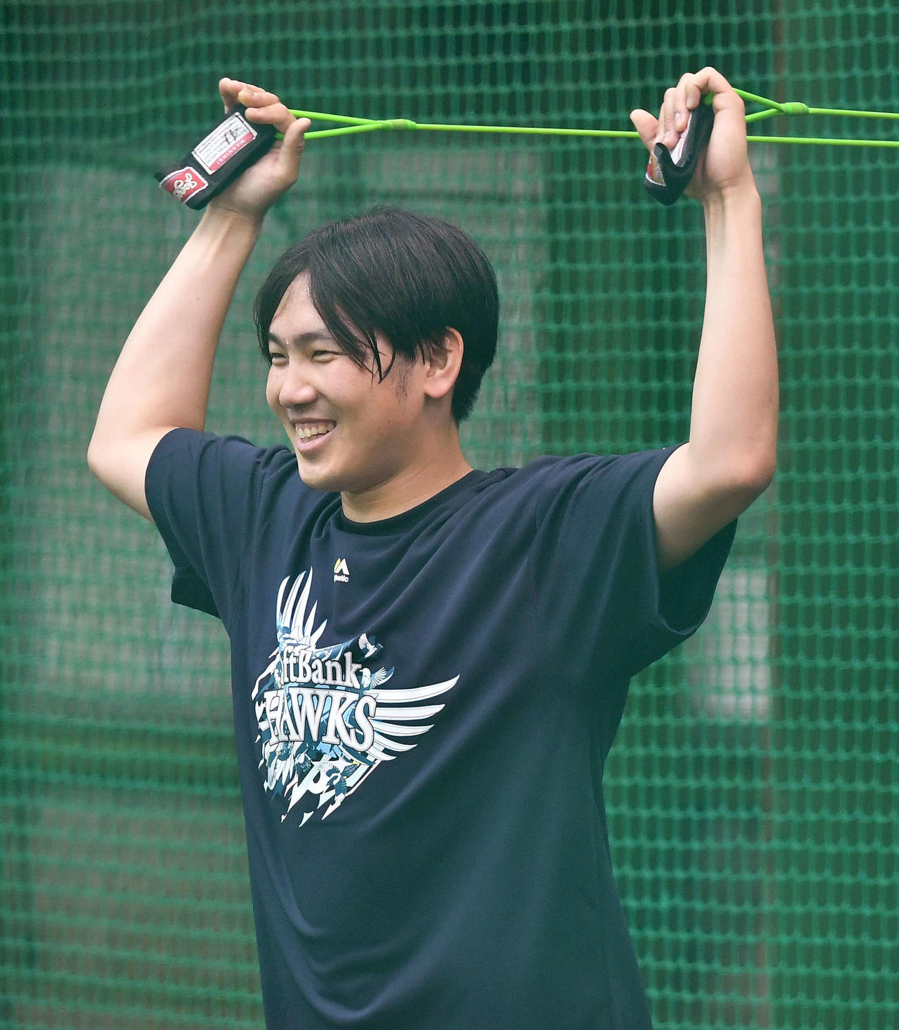 談笑しながら練習を行う石川（撮影・岩下翔太）