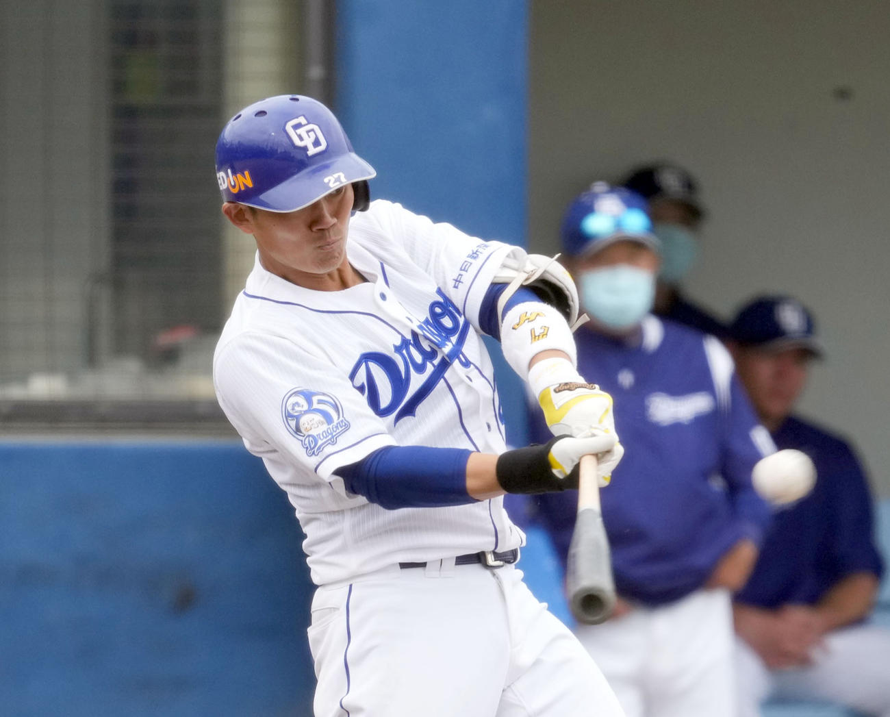 2軍戦で本塁打を放つ中日大野奨太（2021年撮影）