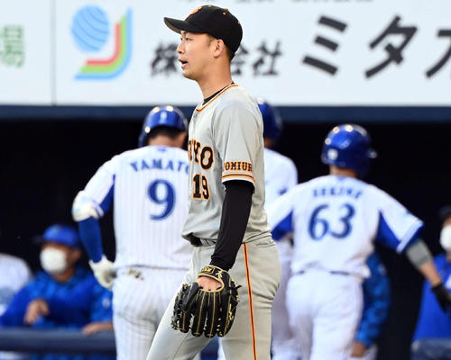 DeNA対巨人 初回に3失点目を喫す巨人の先発山崎伊(撮影・たえ見朱実)