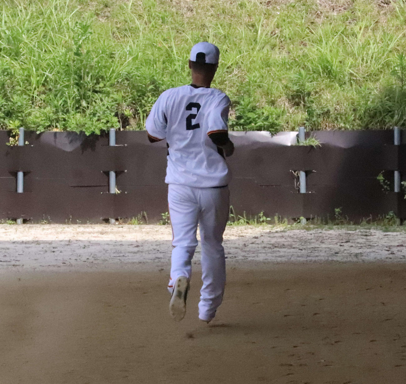 ジャイアンツ球場でダッシュする巨人吉川（撮影・小早川宗一郎）