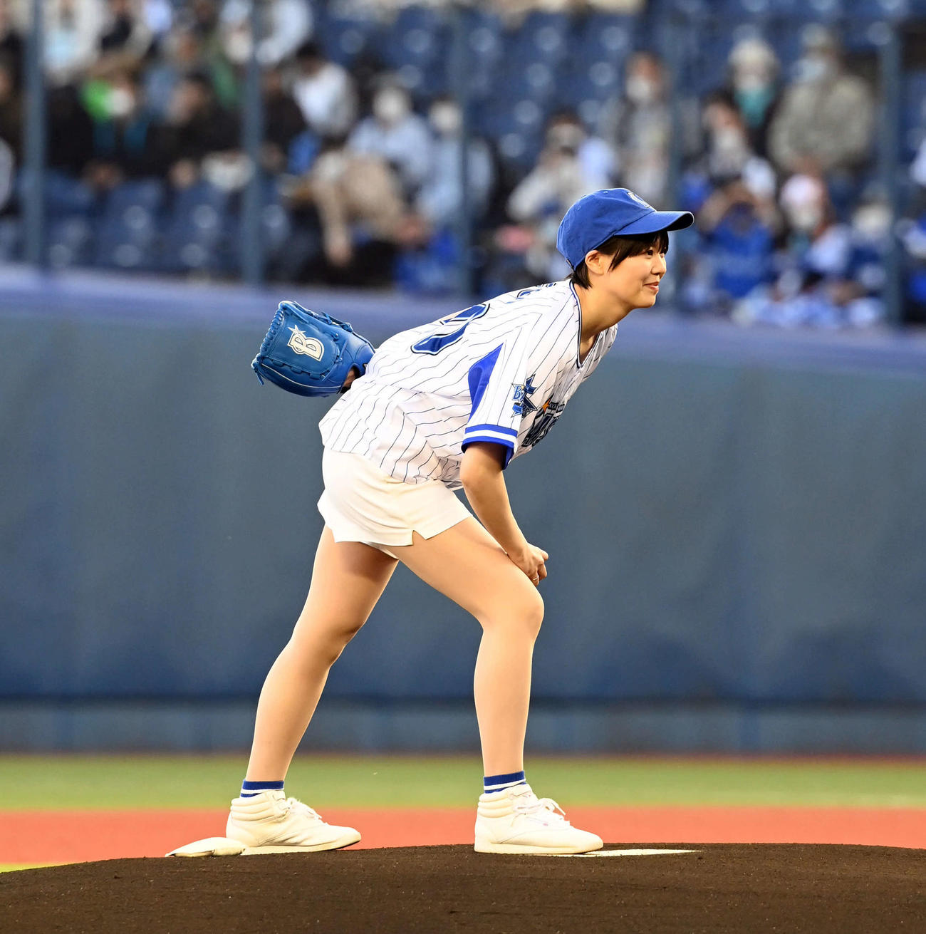 DeNA対巨人　オープニングセレモニーで始球式を務めたNegiccoのMegu（撮影・たえ見朱実）