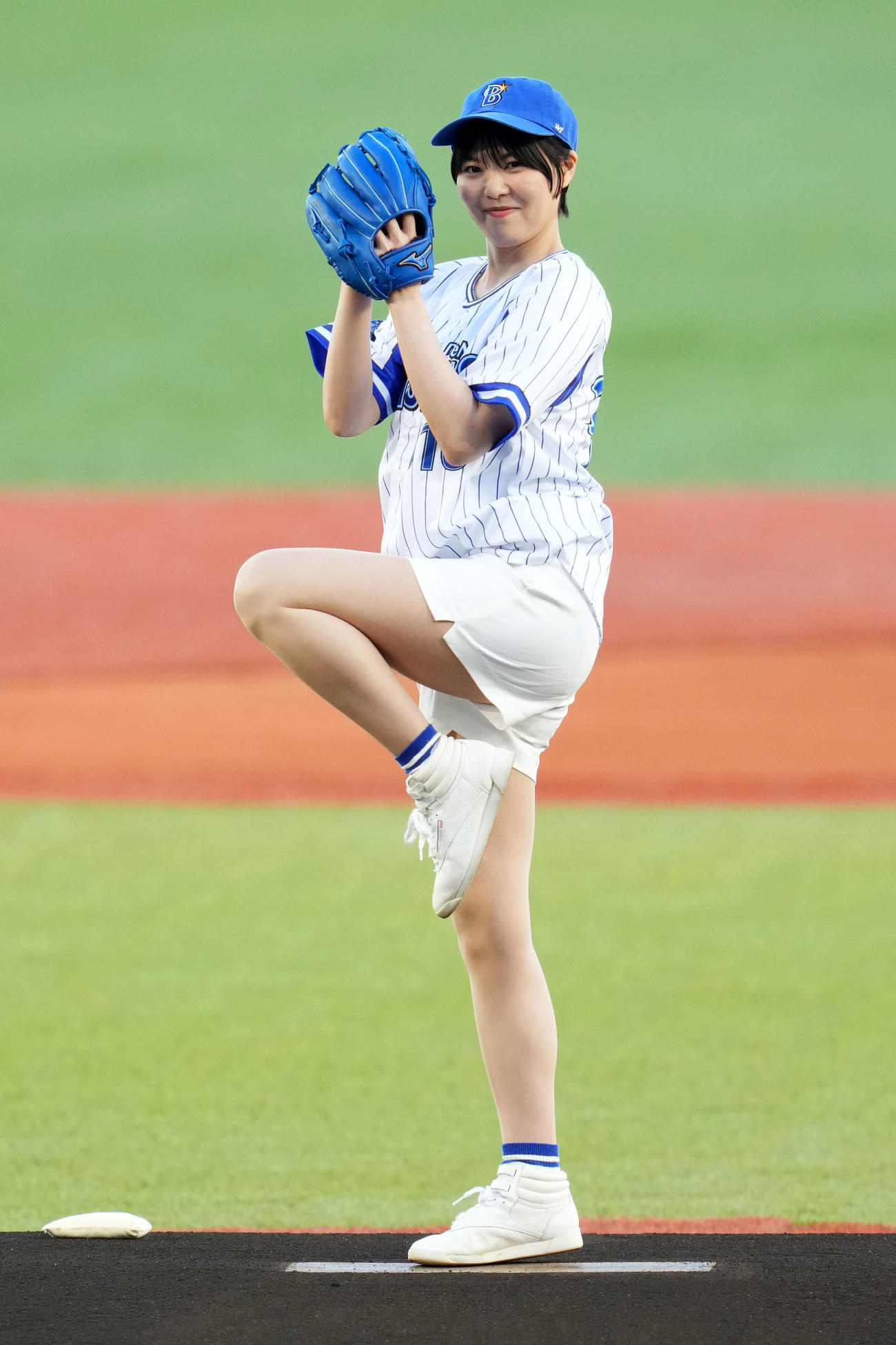 DeNA対巨人　始球式をするNegiccoのMegu（撮影・横山健太）