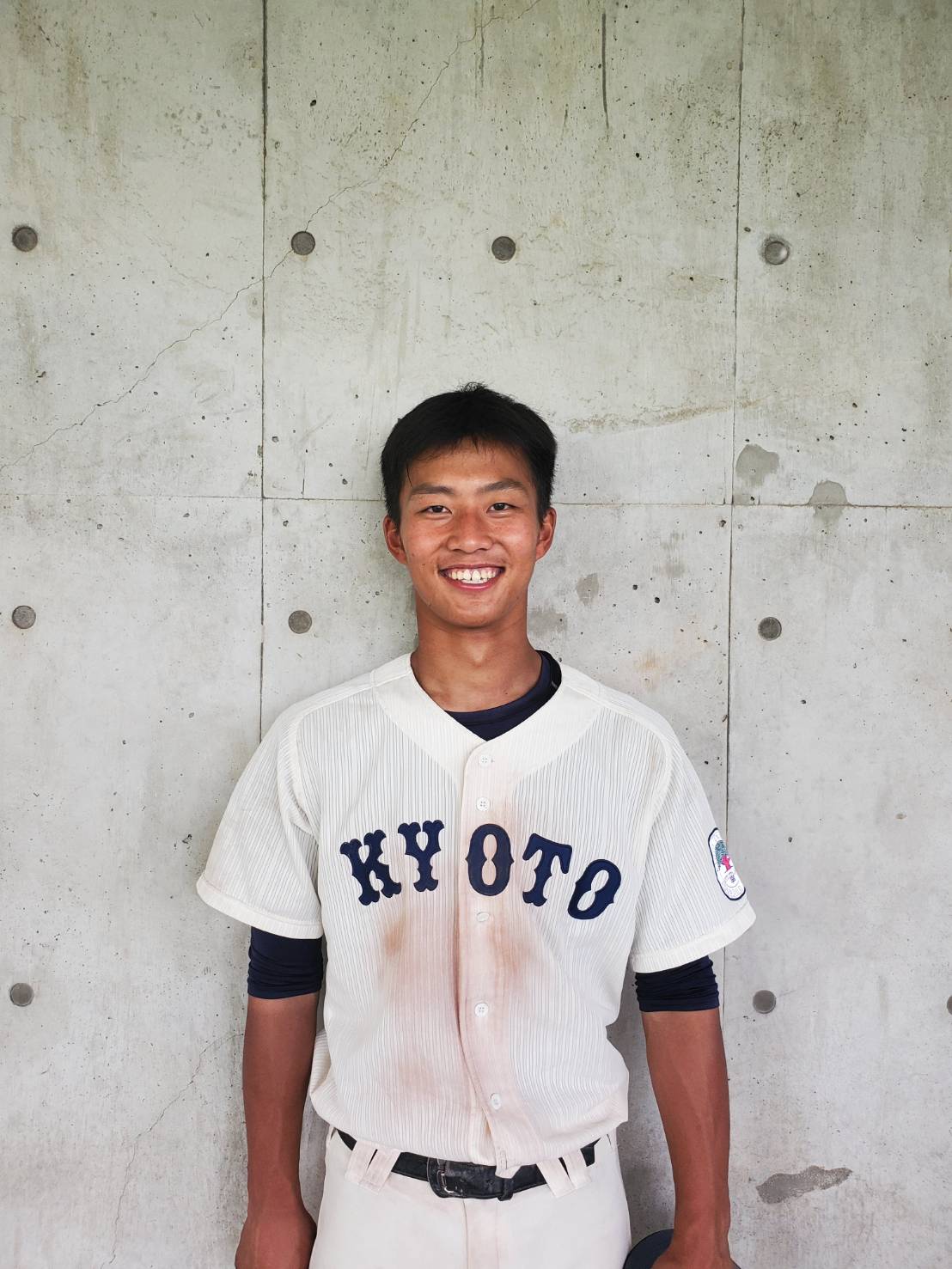京大の青木悠真捕手はサヨナラ打を放ち、試合後も笑顔を見せた