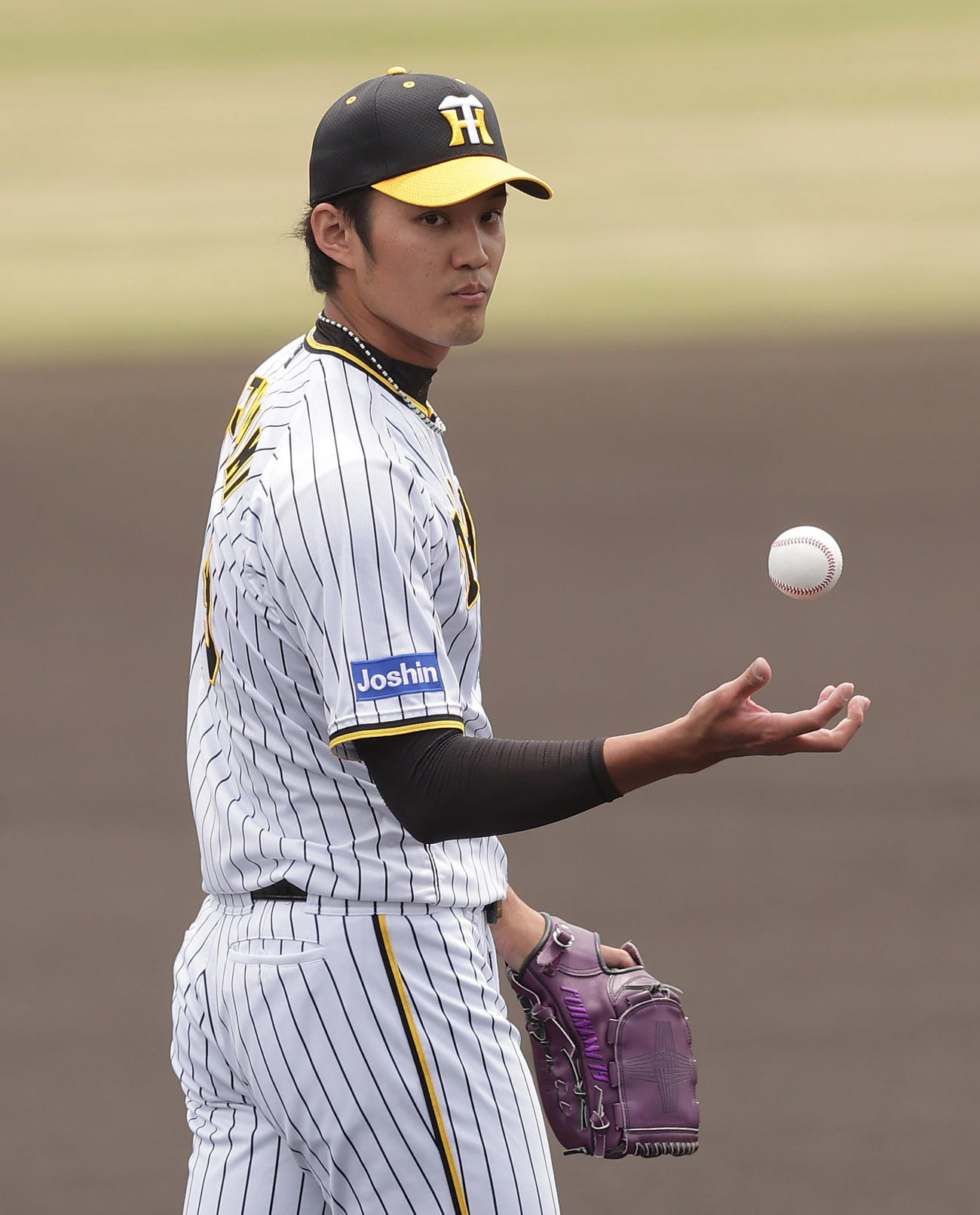 阪神対マツゲン箕島　先頭打者に二塁打を浴びた阪神藤浪（撮影・前田充）
