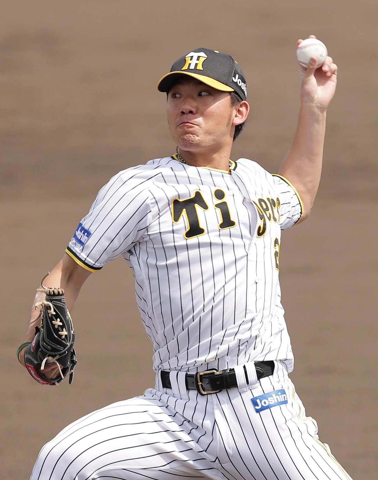 阪神対マツゲン箕島　マツゲン箕島との練習試合に登板する阪神伊藤将（撮影・前田充）