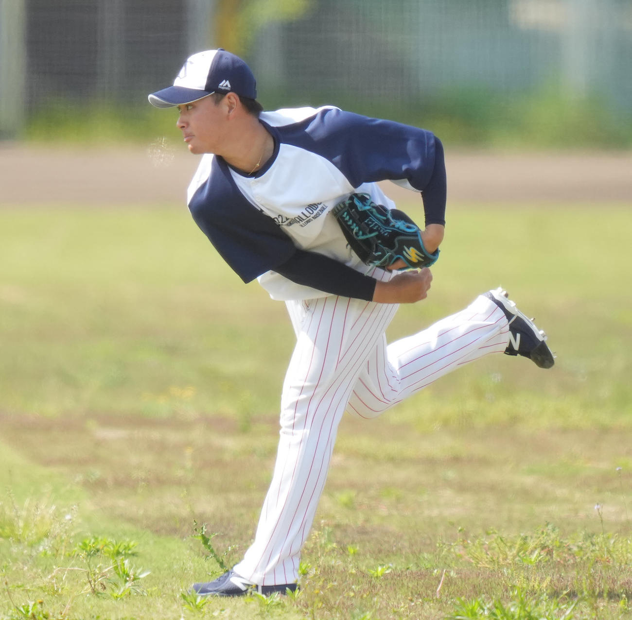 ヤクルト対中日　試合前練習でキャッチボールするヤクルト吉田大喜（撮影・鈴木みどり）