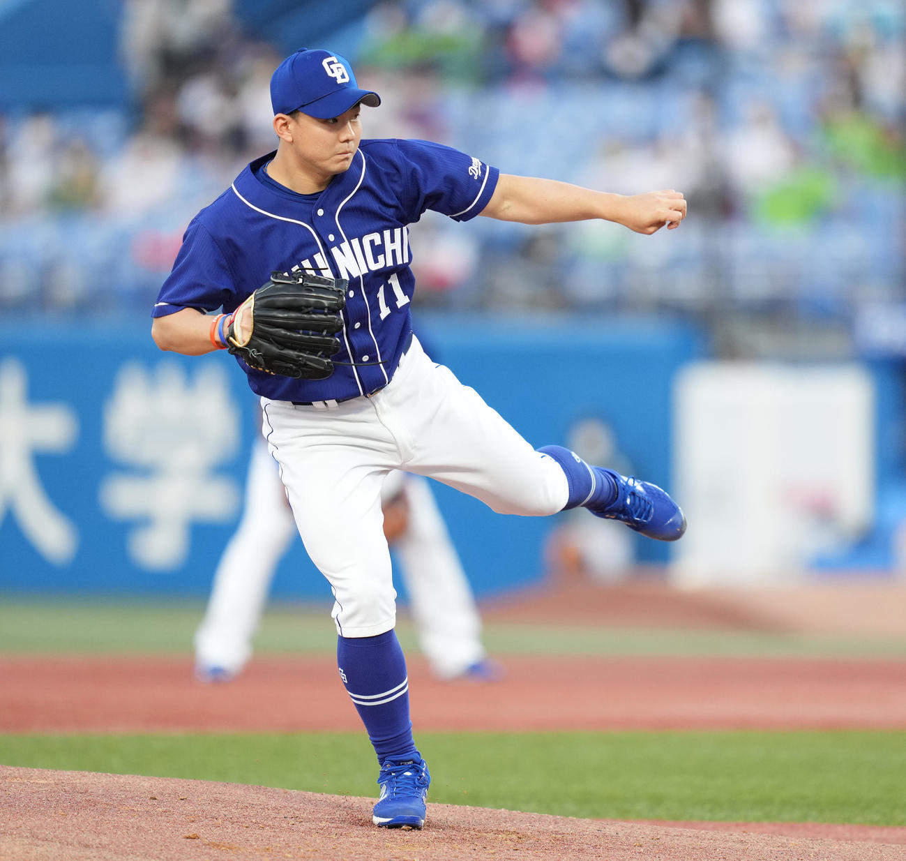 ヤクルト対中日　先発し力投する中日小笠原（撮影・鈴木みどり）