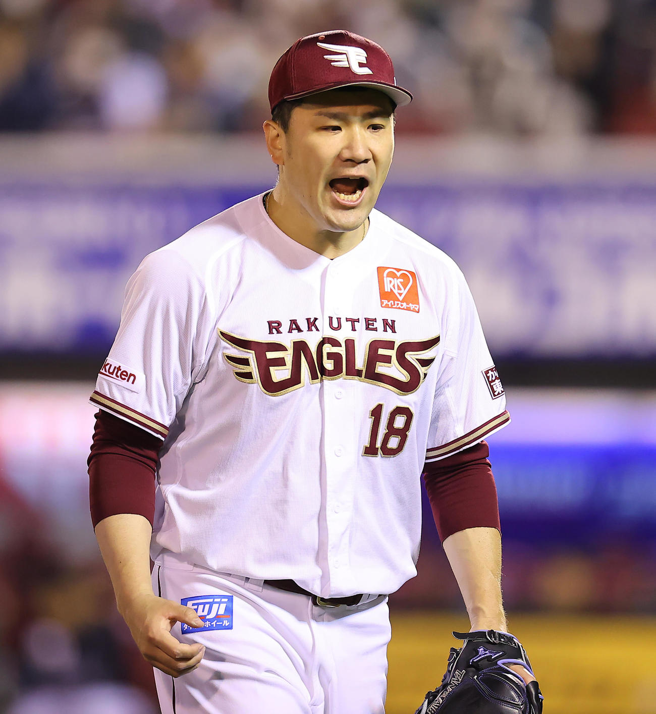 楽天対ロッテ　7回表ロッテ1死一、二塁、山口を三ゴロ併殺に仕留めピンチをしのぎ雄たけびを上げる田中将（撮影・垰建太）