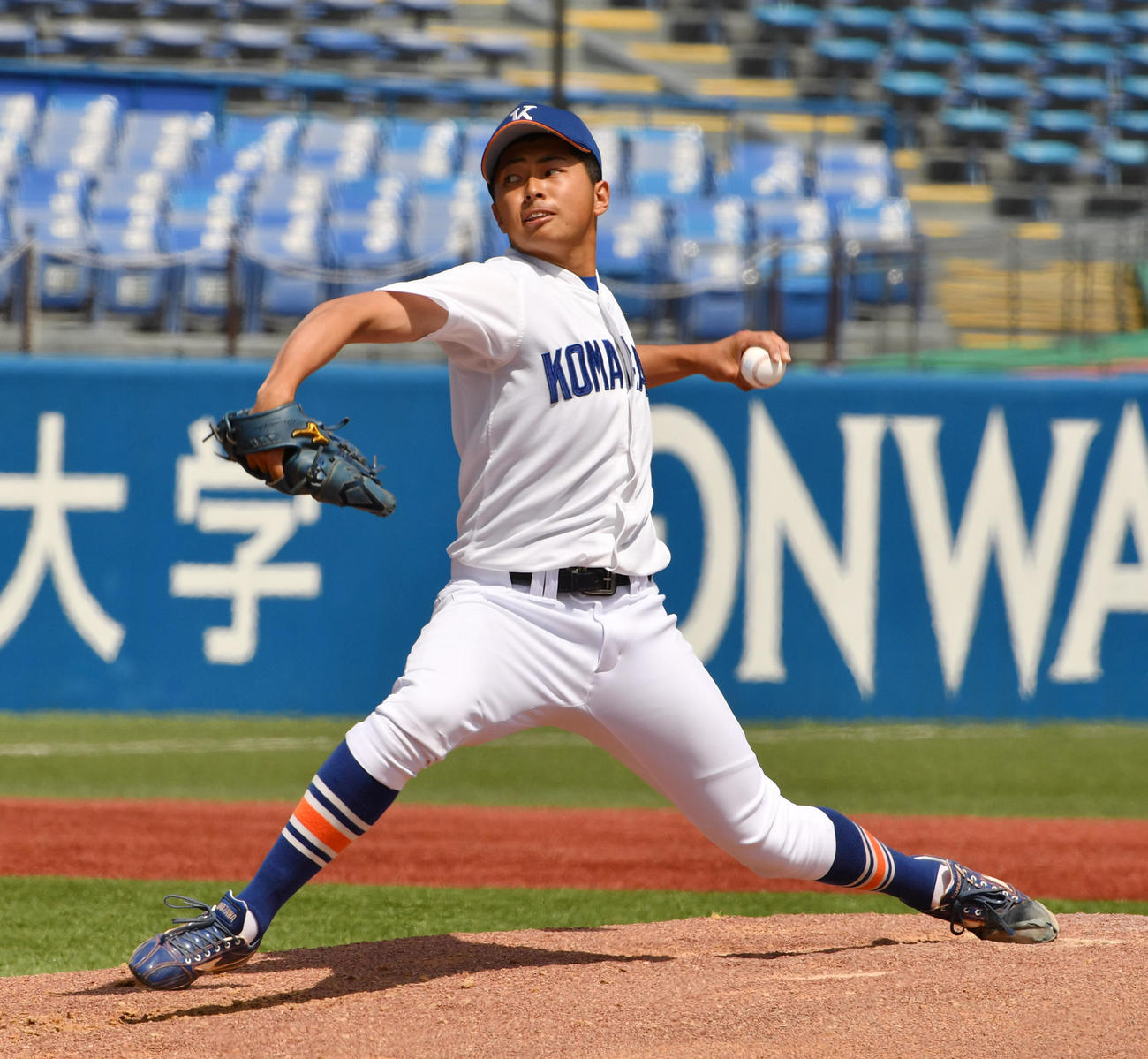 国学院大対駒大　2回途中から登板した駒大・東田健臣（撮影・柴田隆二）