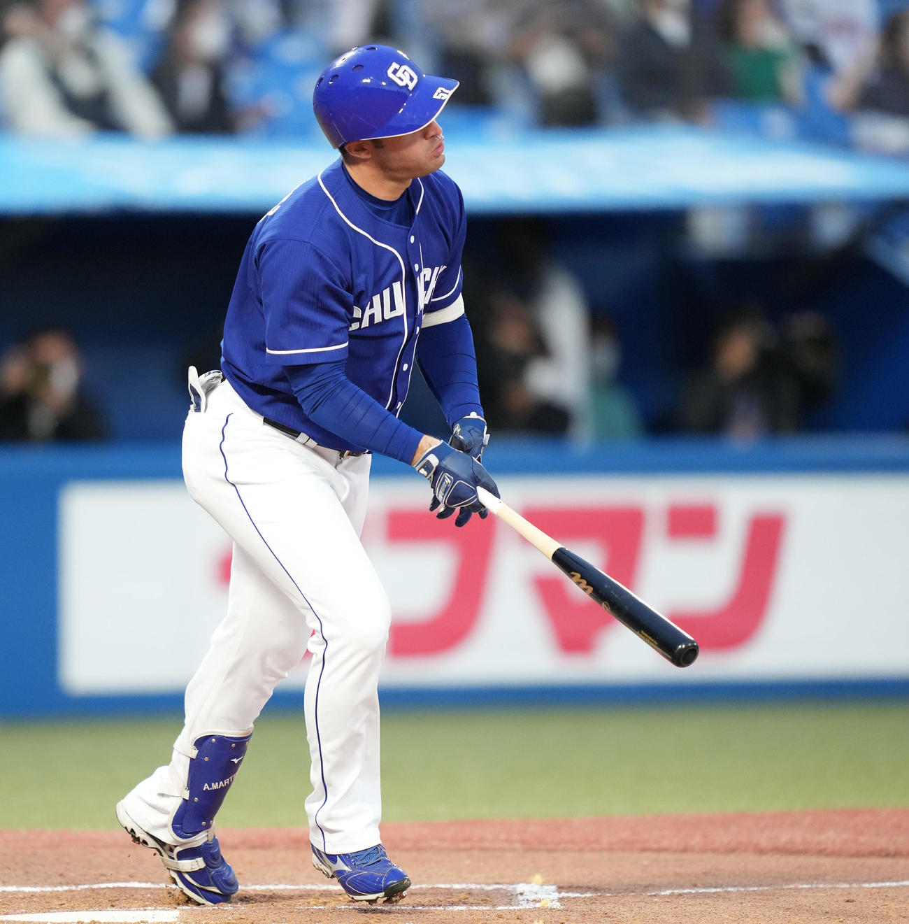 ヤクルト対中日　2回表中日無死、先制の左越えソロ本塁打を放つA・マルティネス（撮影・鈴木みどり）