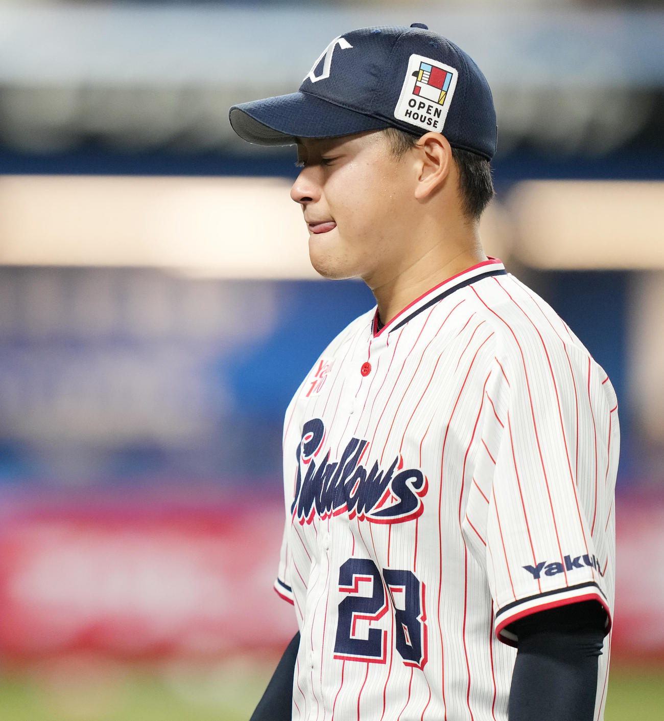 ヤクルト対中日　5回表途中で降板するヤクルト吉田喜（撮影・鈴木みどり）